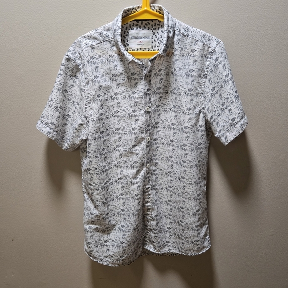 Report Blue And White Sylish Casual Button Down Shirt With Palm Trees. - Picture 1 of 9